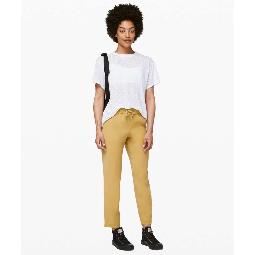 Lululemon On the Fly 7/8 Pant Size 4 Vintage Gold Mustard Yellow Woven
